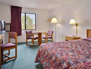 Super 8 By Wyndham Miller Hotel Екстериор снимка